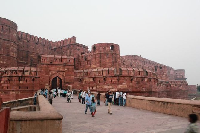 1-Day Trip to The Taj Mahal, Agra from Delhi by Super-fast Train - Meeting your driver at Agra Cantt