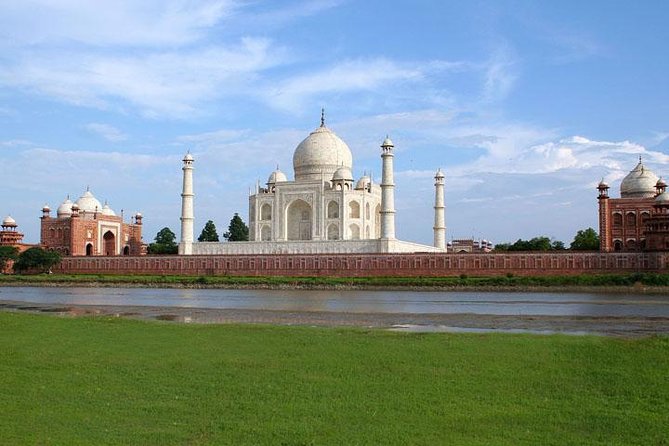 1-Day Trip to The Taj Mahal, Agra from Delhi by Super-fast Train - Buffet lunch at Priya Restaurant