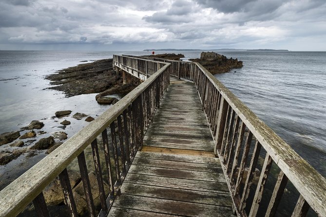 2-Day 'Game of Thrones' Rail Tour from Dublin Incl. Belfast and Giant's Causeway - Ballintoy Harbour and lunch at the Fullerton Arms