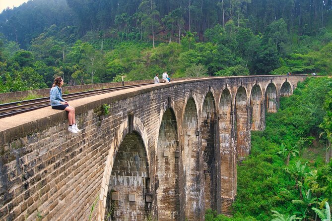 2 Day Tour of Yala & Ella with Hill Country Scenic Train Ride - All Inclusive - Tea fields and Kelliebedde Tea Factory