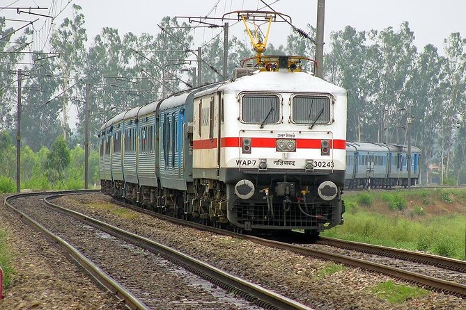 5 Day Golden Triangle with Train Experience-Taj Mahal Sunrise/Set - Taking Gatimaan Express to Agra