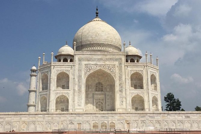 Agra TajMahal Tour by Gatiman Exp. Train - Lunch at a five-star hotel, with one price question