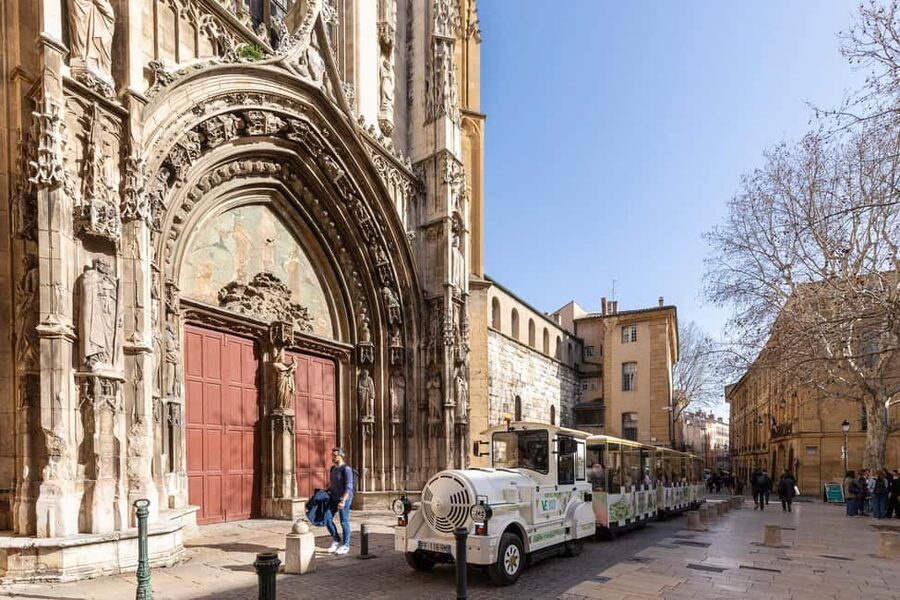 Aix-en-Provence by Electric Tourist Train – City Center Circuit - A quiet, covered ride through the city