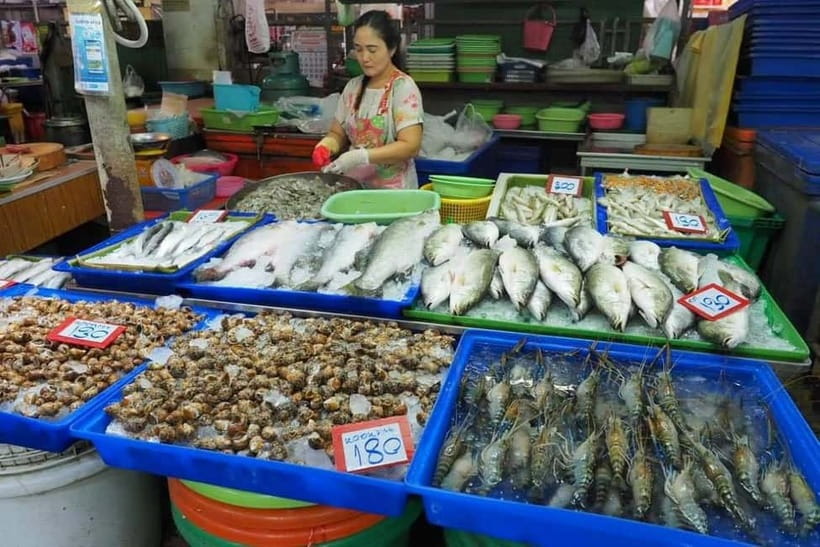 All-in-One Market Experience: Railway & Floating Wonders - Should you book the Maeklong, Damnoen Saduak, and Amphawa tour?