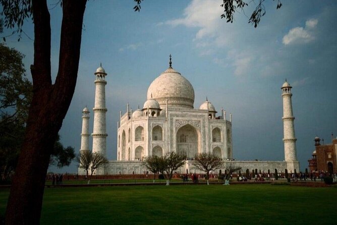 All Inclusive day trip to Taj Mahal Agra Fort from Delhi by Car - Entering the Taj Mahal with a local guide