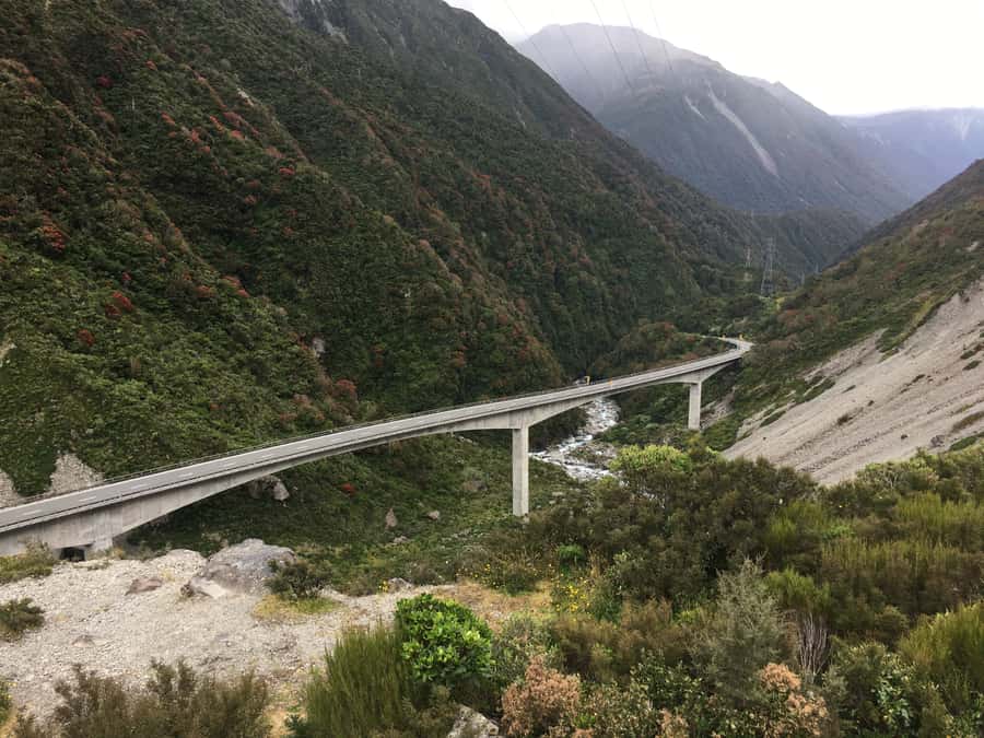 Arthur's Pass: TranzAlpine Train and Castle Hill Day Tour - Lake Pearson, reflections, and the return road