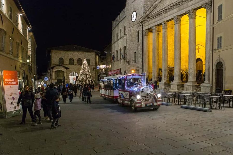 Assisi Christmas Train Tour - Porta Nuova and the approach to Santa Chiara
