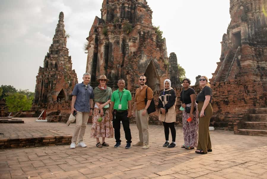 Bangkok: Ayutthaya, Railway & Floating Markets Full-Day Tour - Damnoen Saduak by longtail boat