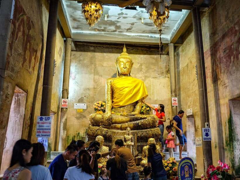 Bangkok: Maeklong Railway & Amphawa Floating Market Day Trip - Should you book the Maeklong and Amphawa tour?