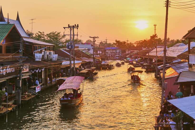 Bangkok: Maeklong Railway & Amphawa Floating Market Day Trip - Why the Maeklong train market is worth the early effort
