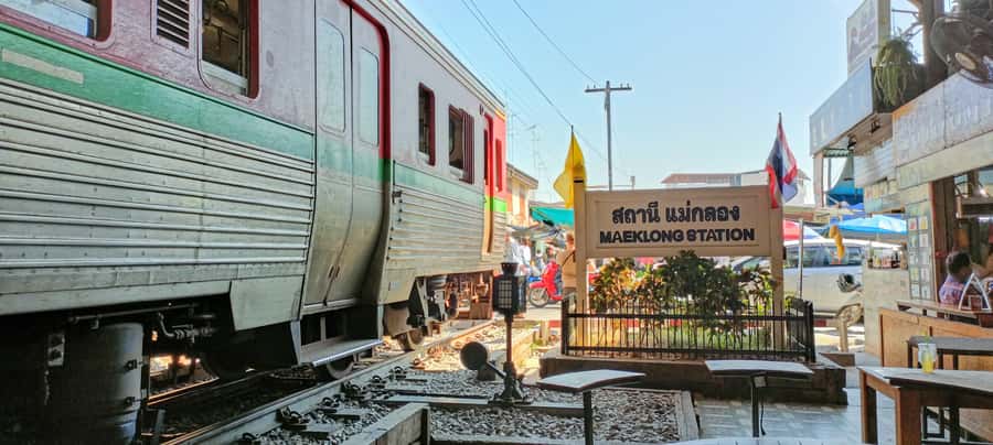 Bangkok: Maeklong Railway & Damnoen Saduak Floating Markets - Should you book it?