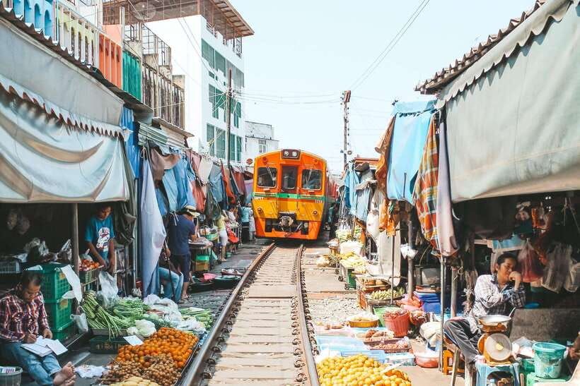 Bangkok: Railway and Floating Market Tour with Dragon Temple - Wat Sam Phran and the Dragon Temple
