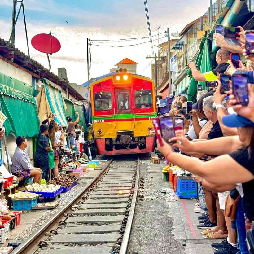 Bangkok: Railway and Floating Market Tour with Dragon Temple - What to bring and how to prepare
