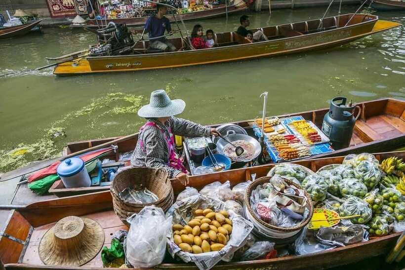Bangkok: Railway and Floating Market Tour with Dragon Temple - Who should book this day trip?