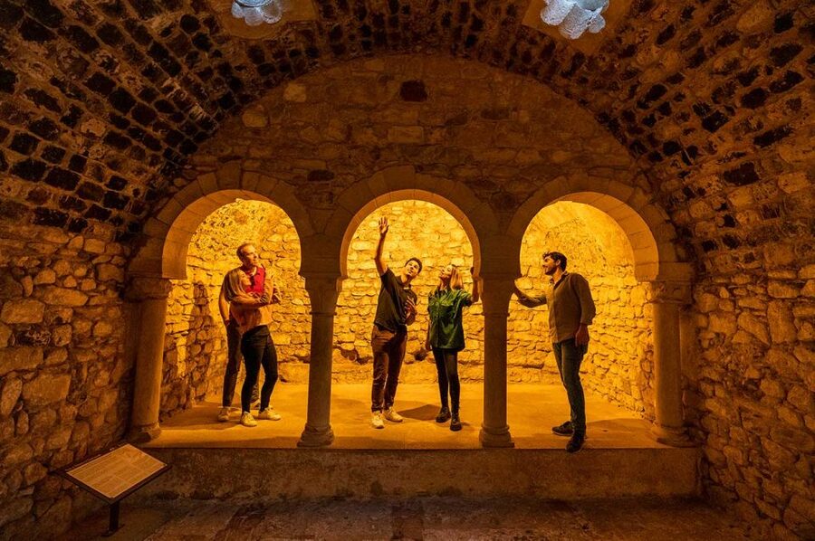 Barcelona: Girona Private Guided Tour by High-Speed Train - The cathedral and the climb to the medieval walls