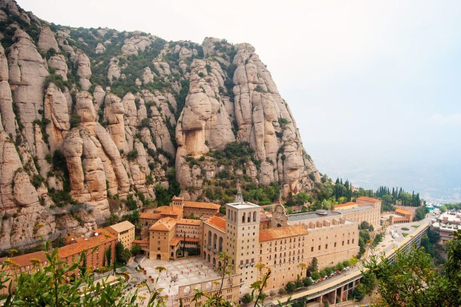 Barcelona: Montserrat, Black Madonna, Rack Railway & Liquors - Who should book this Montserrat trip
