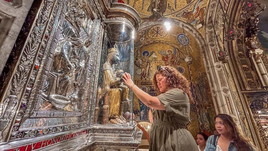 Barcelona: Montserrat, Black Madonna, Rack Railway & Liquors - Leaving Barcelona by coach
