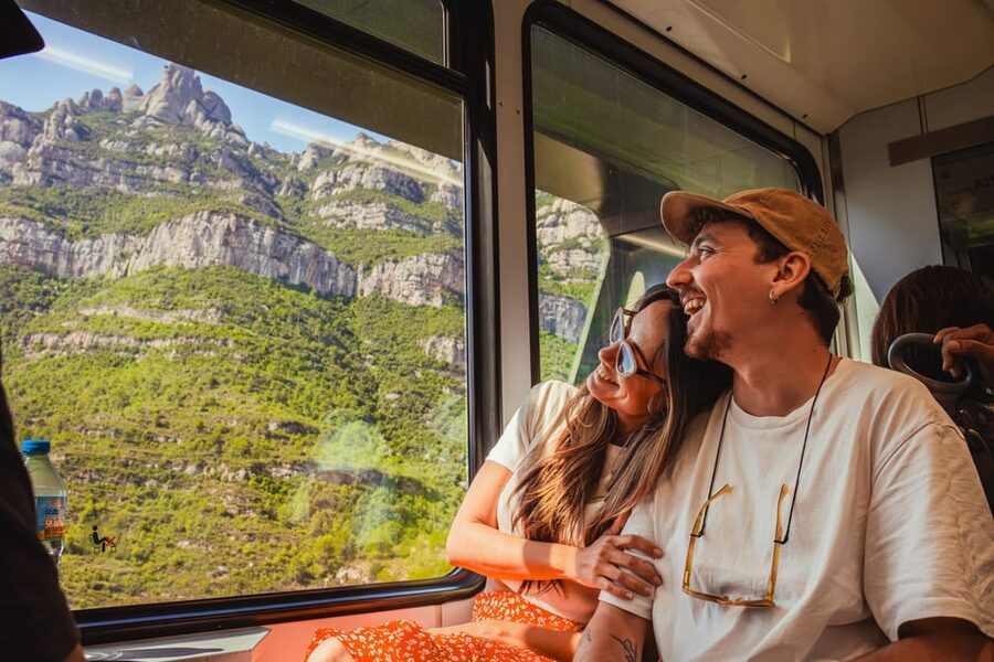Barcelona: Montserrat with Winery, Lunch, and Train Options - Guides, group size, and the feel of the outing