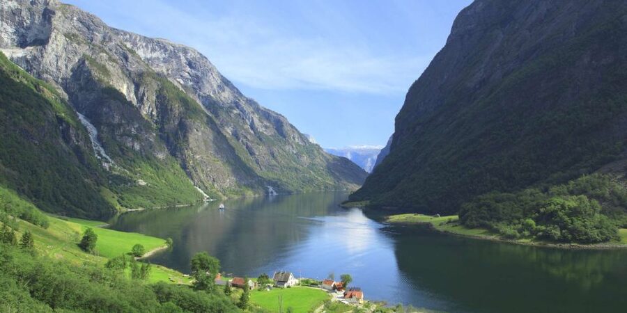 Bergen: Private Day Tour, Nærøyfjord Cruise and Flåm Railway - The Flåm Railway turns the return into an attraction