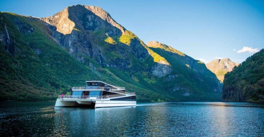 Bergen to Oslo: Private Nærøyfjord Cruise and Flåm Railway - Leaving Bergen for Tvinde Waterfall