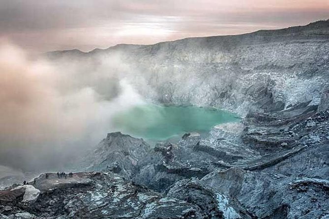Borobudur & Prambanan in Yogyakarta, train to Malang, hike Bromo & Ijen // 4D3N - The long transfer to Bondowoso