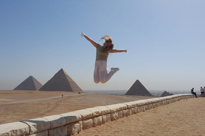 Cairo : 3-Days Cairo and Luxor Guided Tours by Overnight Train - The guides, group size, and family fit