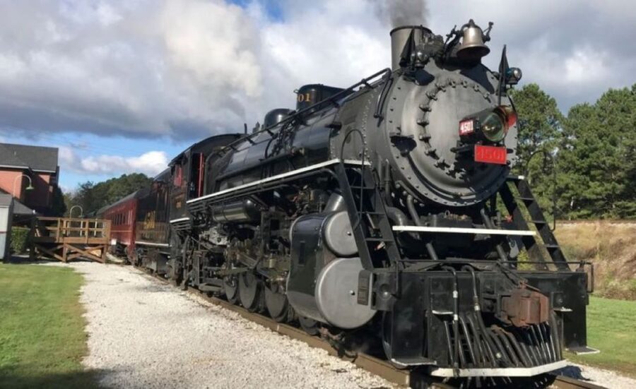 Chattanooga: Derailed Trolley Tour and Train Ride - From horse cars to electric vehicles