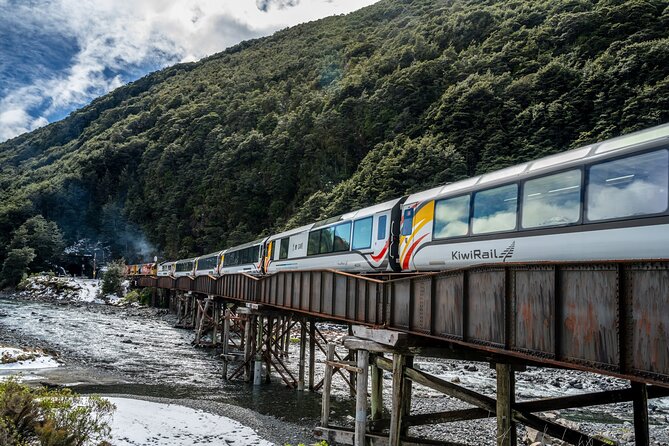 Christchurch to Arthur's Pass Day Tour: TranzAlpine Train & Lunch - Waimakariri River and the road west