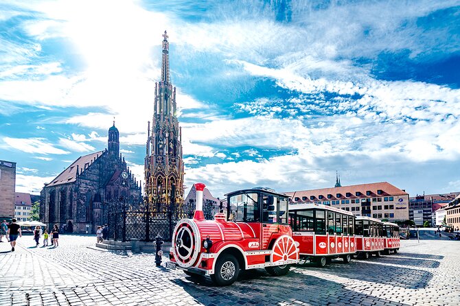 City tour through Nuremberg with the little train - Christmas tour - Hallplatz makes sense during the Christmas season