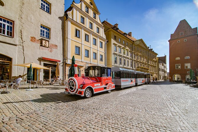 City tour through Regensburg with the little train - Audio commentary and language choices