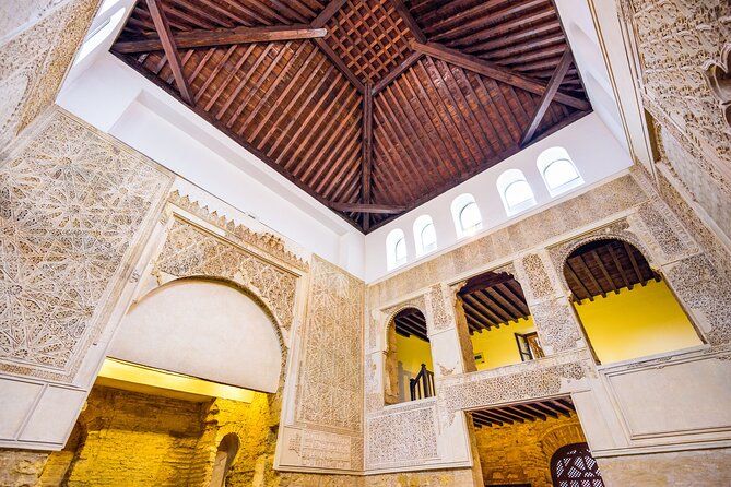 Córdoba Private Day Trip from Madrid by High-Speed Train - Arriving in Córdoba and finding the old town
