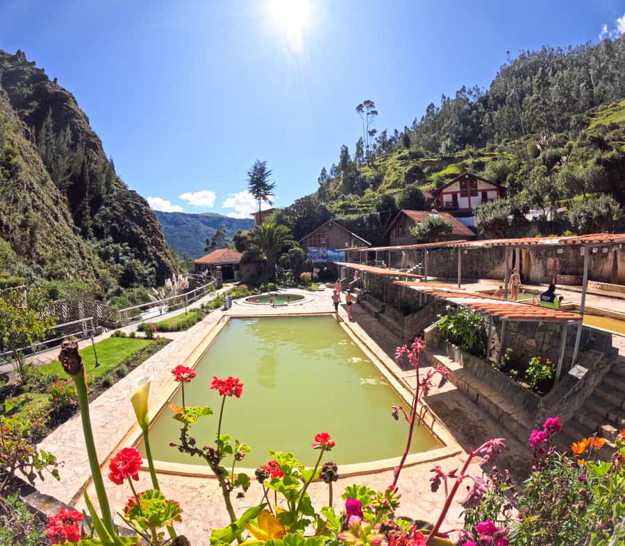 Cusco: 4-Day Lares Trek to Machu Picchu with Panoramic Train - What the $690 price really covers