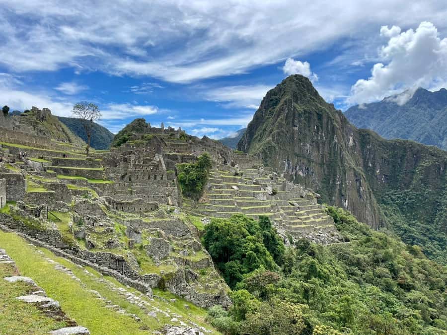 Cusco: Machu Picchu Day Trip with Train + Entrance ticket - Reaching Machu Picchu by bus