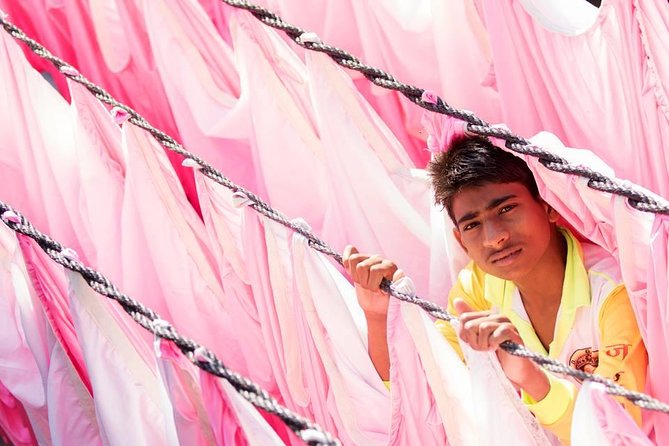 Dabbawala, Dhobi Ghat & Dharavi slum Tour with Local Train Ride - Why this tour shows you a different Mumbai