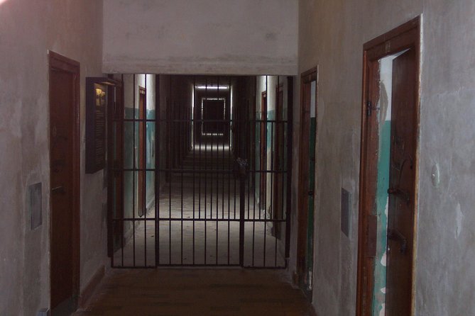 Dachau Concentration Camp Memorial Tour with Train from Munich - Why Dachau Works Best With a Guide