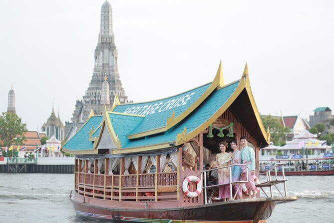 Damnoen Saduak Famous Floating Market and Mea Klong Railway Tour - Damnoen Saduak by teakwood boat