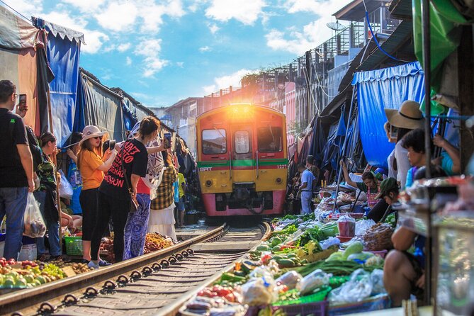 Damnoen Saduak Floating Market & Maeklong Railway From Bangkok - The canal ride at Damnoen Saduak