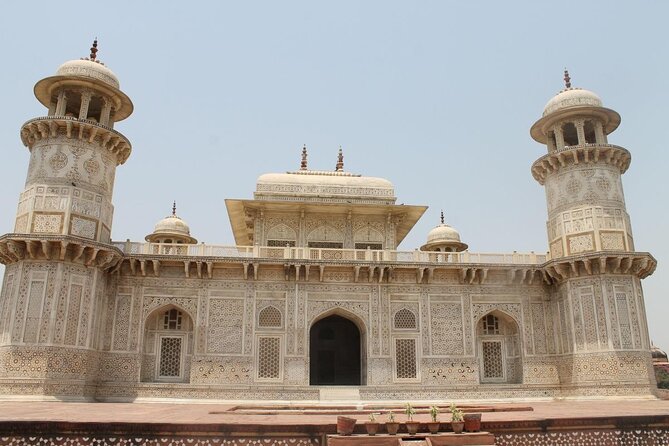 Delhi Agra Jaipur & Varanasi Tour – Taj Mahal & Ganga Aarti - Key points at a glance