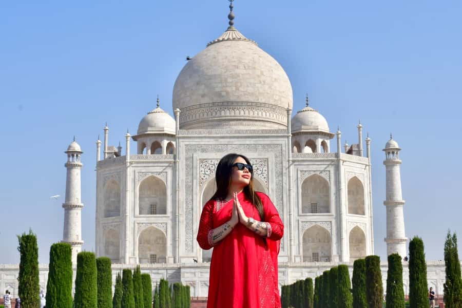 Delhi: Taj Mahal & Agra Tour by Gatimaan Express Train - Guide support and photography