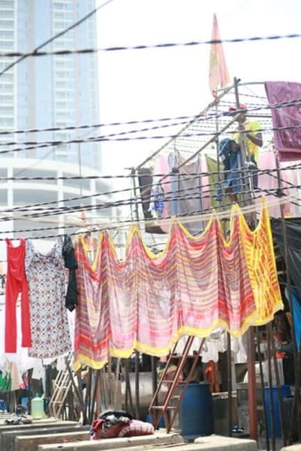 Dhobi Ghat Laundry and Dharavi Slum Tour with Local Train - What the Dharavi walk helps you understand