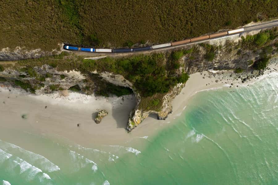 Dunedin: Scenic Railway Tour of Otago's Coastline - The first coastal views beyond the city