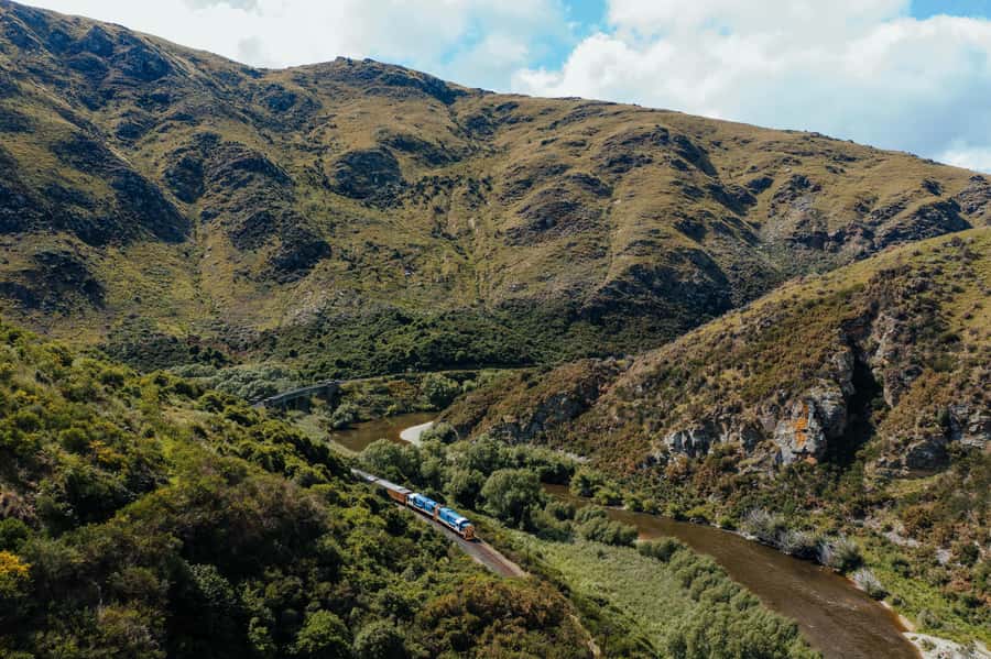 Dunedin: Scenic Railway Tour Through the Taieri Gorge - Food and drinks from the Precinct café