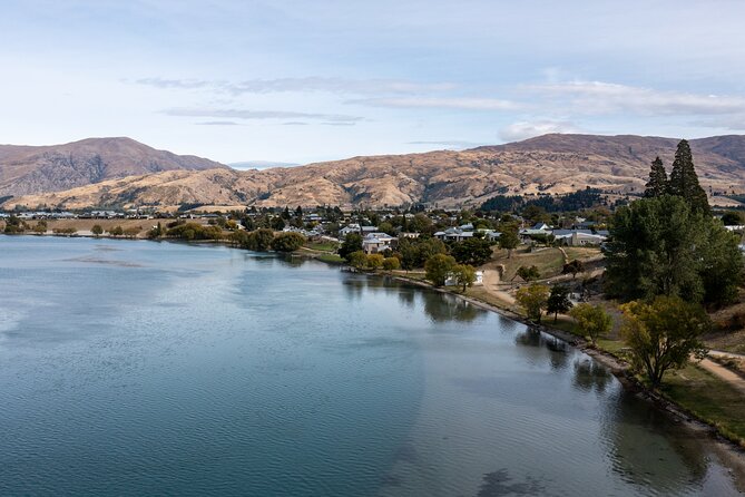 Dunedin to Queenstown One Way Tour Including Taieri Gorge Train - Passing through Cromwell and Central Otago