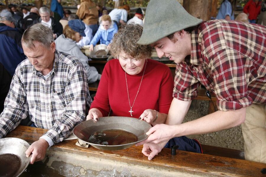 Fairbanks: Gold Dredge 8 Historic Train Tour - Why the timing matters