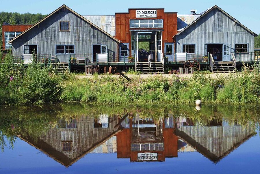 Fairbanks: Gold Dredge 8 Historic Train Tour - Shopping and the final few minutes