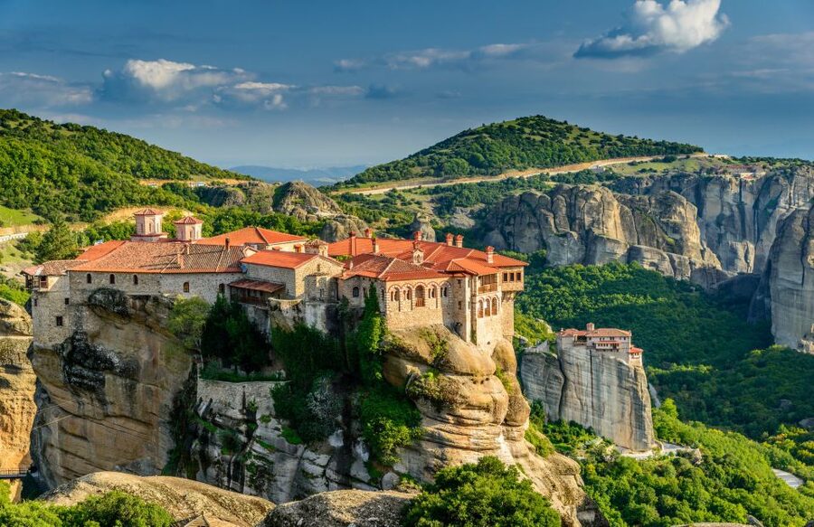 From Athens: Meteora Train Trip with Overnight Stay - The morning train from Athens to Kalambaka