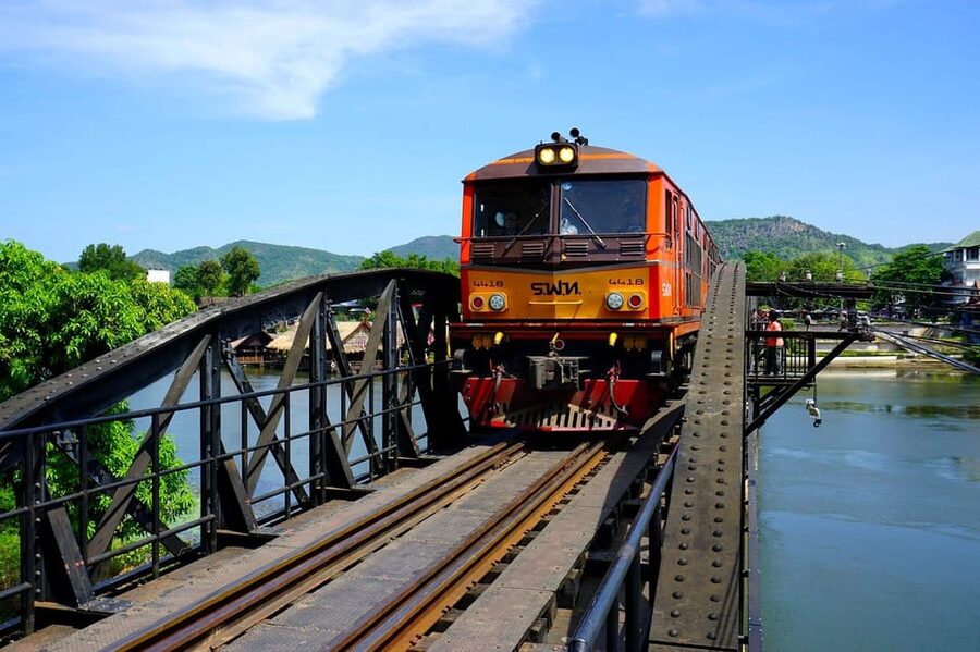 From Bangkok: Kanchanaburi War Cemetery and Death Railway.. - The long return to Bangkok