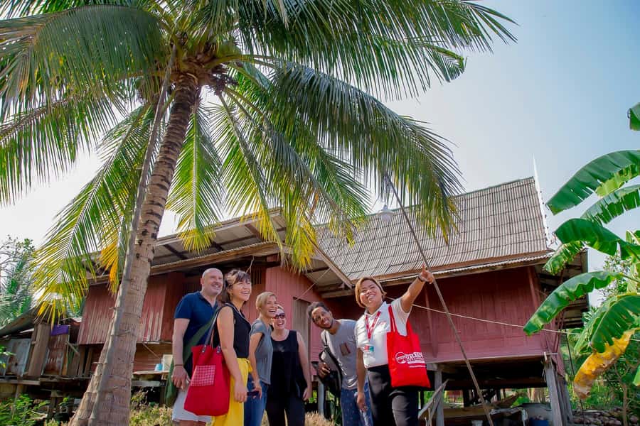 From Bangkok: Private Railway and Floating Market Tour - Food stops that add flavor to the morning