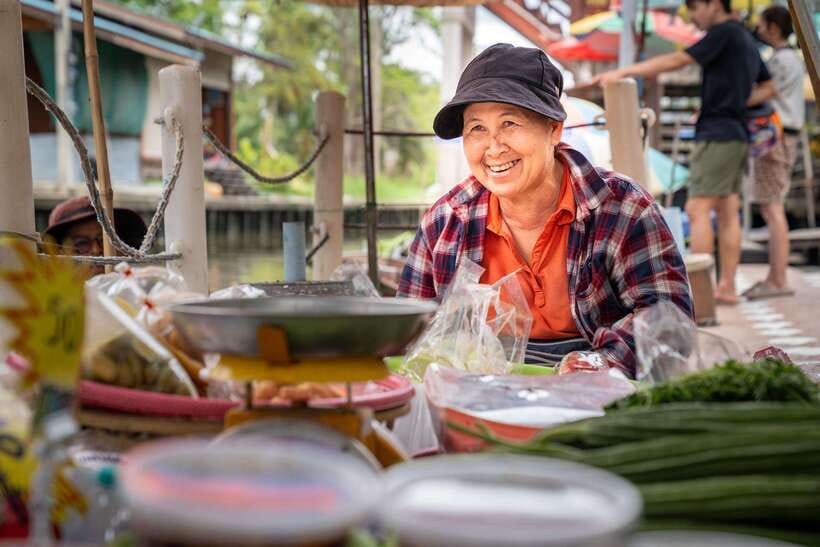 From Bangkok: Railway & Damnoen Saduak Floating Market Tour - Lao Tuk Luck, the older canal market