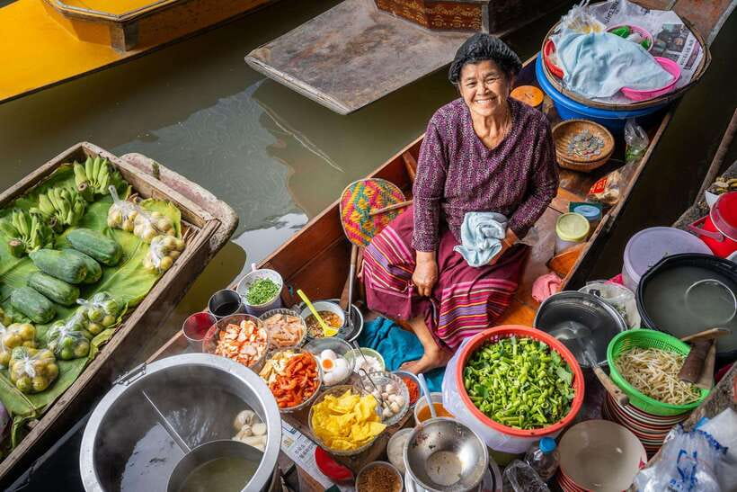From Bangkok: Railway & Damnoen Saduak Floating Market Tour - What you can buy and taste at Mae Klong
